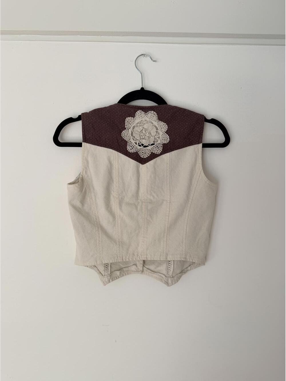 Two-Tone Button-Up Crop western Vest with Lace Detail size XS - Picture 2 of 2